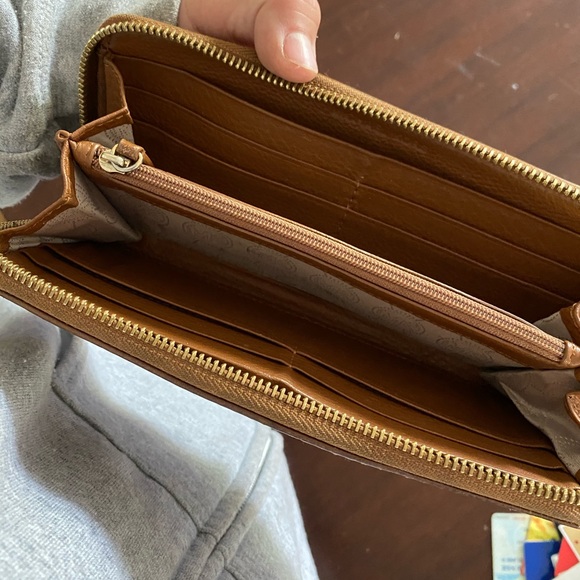 Large Michael Kors Wallet - Picture 2 of 5